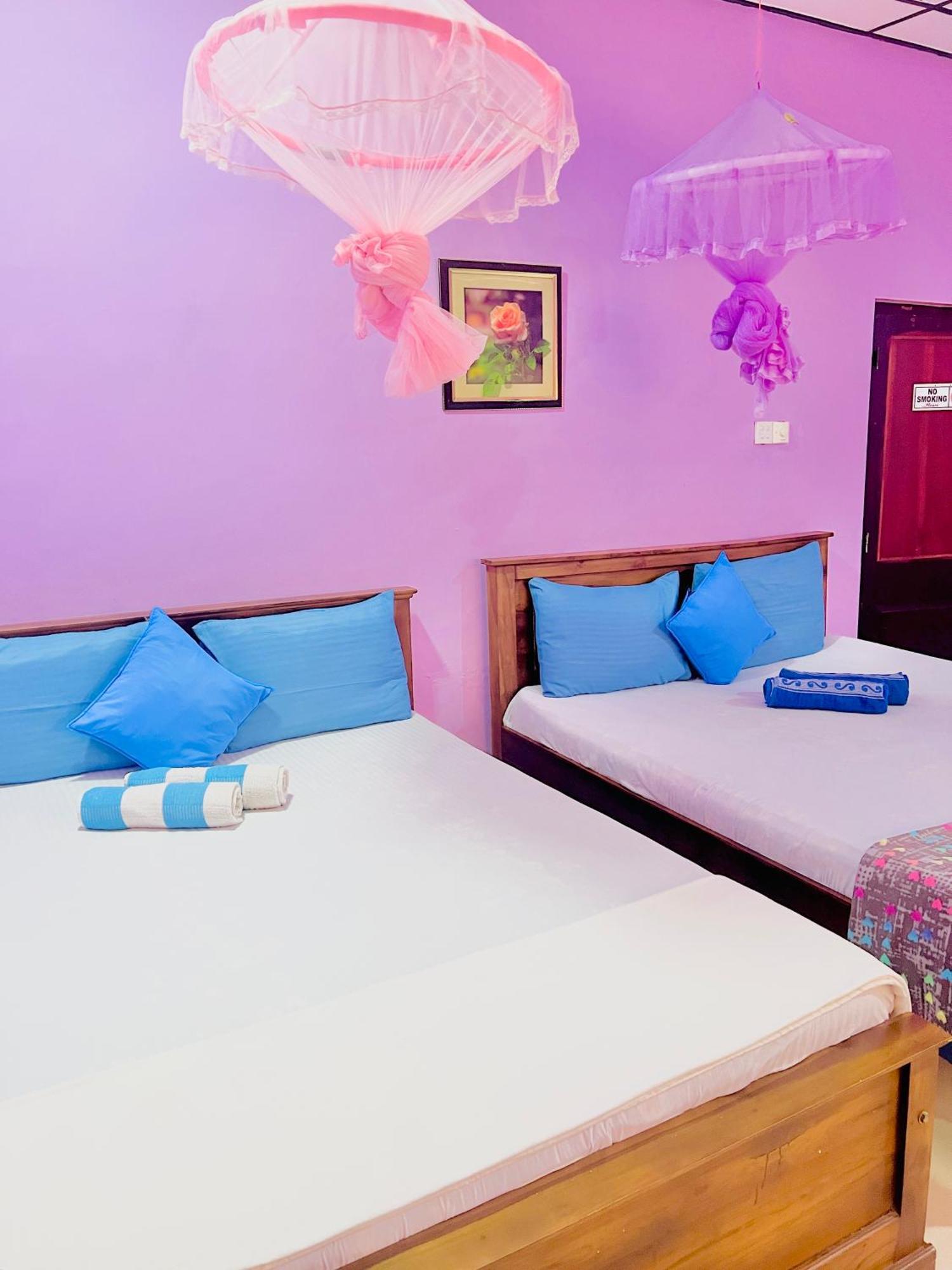 Gloriya Mathews Hotel Негомбо Екстериор снимка