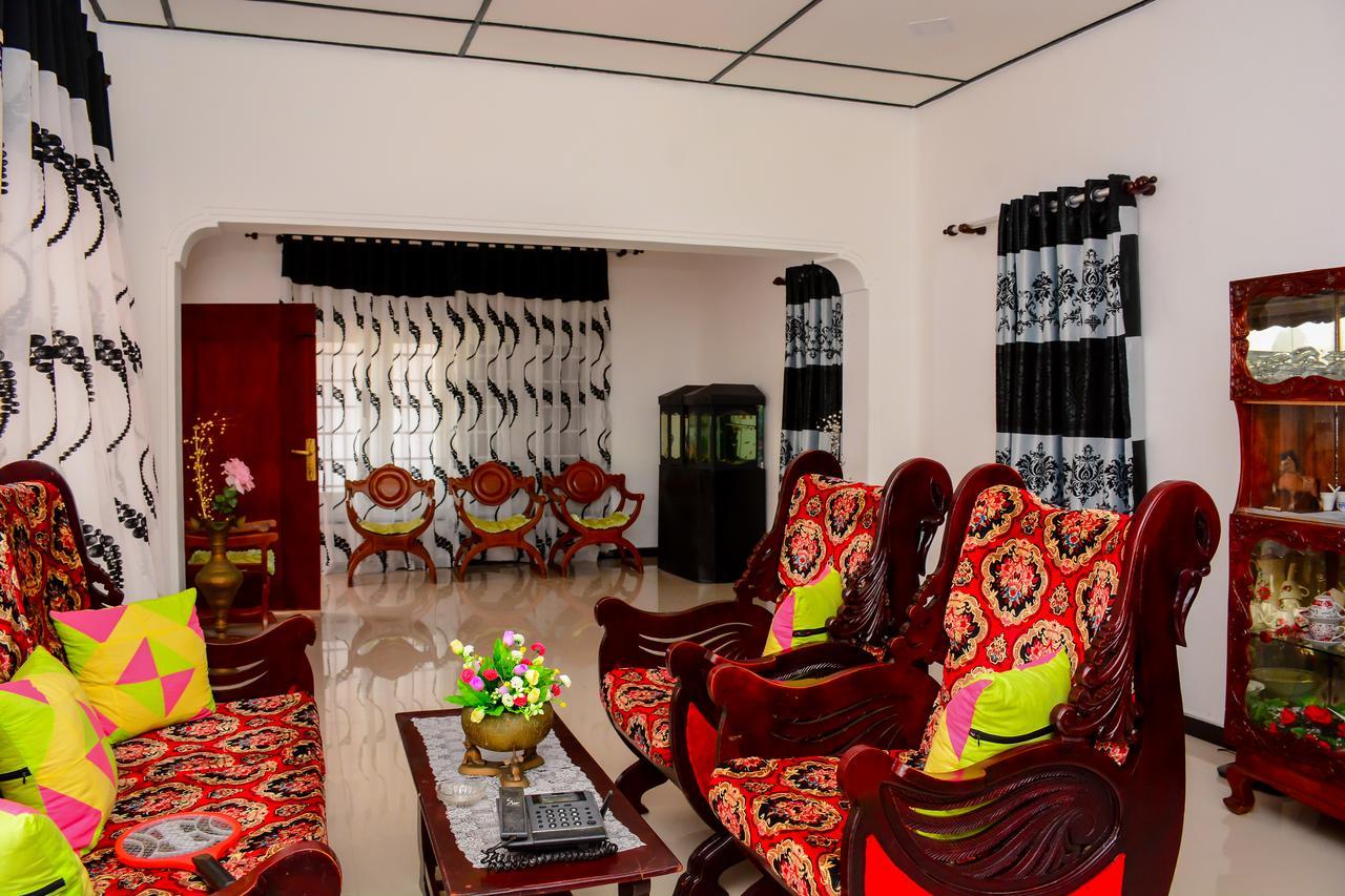 Gloriya Mathews Hotel Негомбо Екстериор снимка