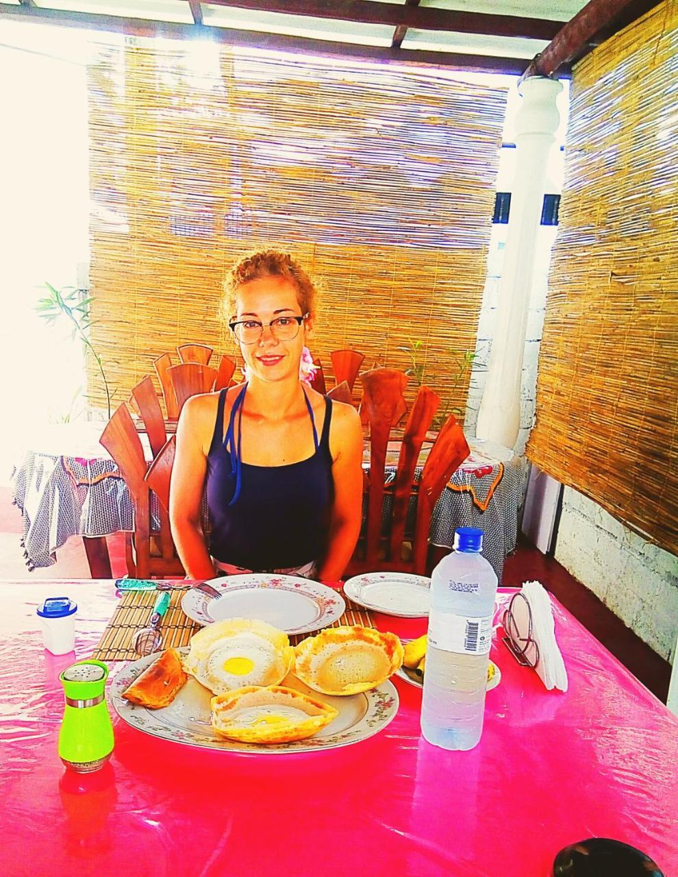 Gloriya Mathews Hotel Негомбо Екстериор снимка